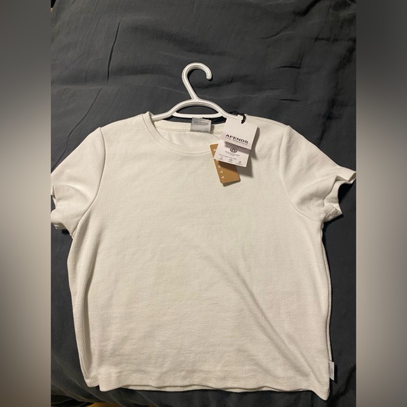 Size large essential white ribbed tee - Picture 2 of 3